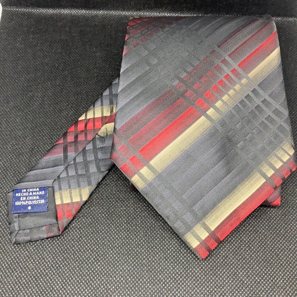 Van Heusen men’s tie.
